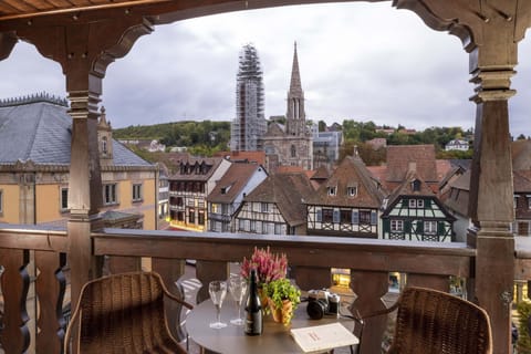 BALCONY SUITE | Premium bedding, minibar, in-room safe, desk