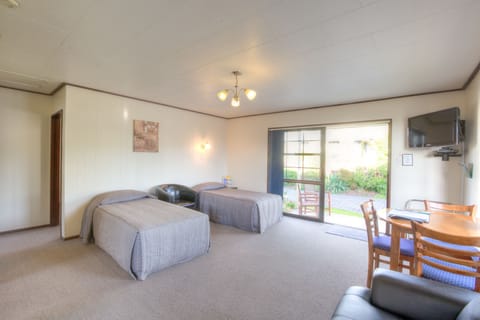 Family Apartment | Egyptian cotton sheets, soundproofing, free WiFi, bed sheets