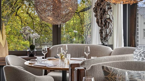 Breakfast, dinner served; Mediterranean cuisine, alfresco dining 