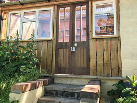 Garden room | Rhona’s Cottage, Abergavenny