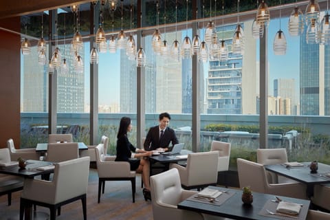 3 restaurants; breakfast, lunch, and dinner served