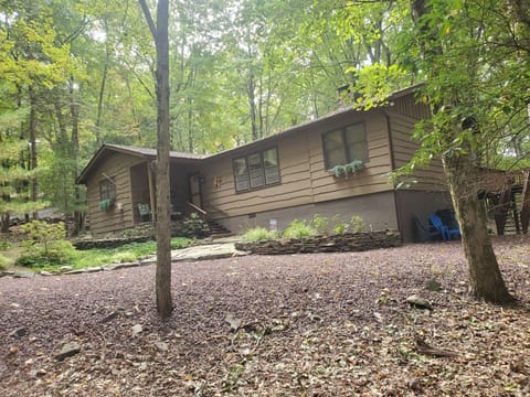 large driveway enough room for 4 cars 