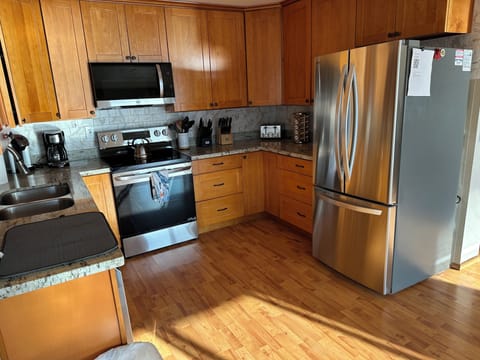 Granite countertops and stainless steel appliances incl french door refrigerator