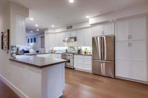 Fully equipped chef's kitchen, Viking brand appliances, cabinets galore