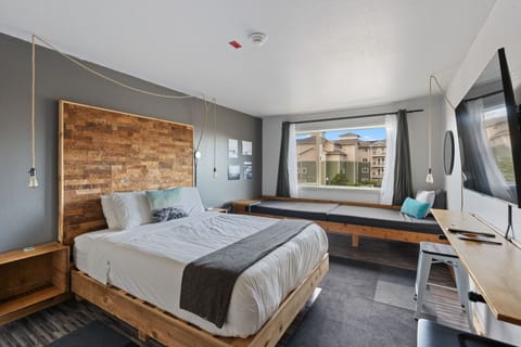 West Queen Plus | Memory foam beds, rollaway beds, free WiFi, bed sheets