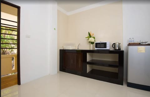 Jungle House furthest away from the beach with Double Bed | Garden view