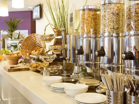 Daily buffet breakfast (GBP 12 per person)