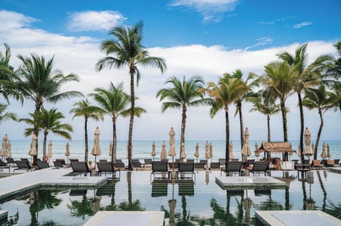 Outdoor pool, pool umbrellas, sun loungers