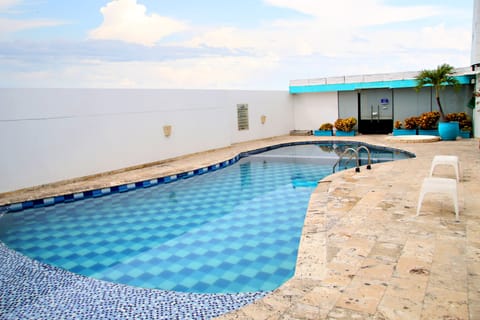 Outdoor pool, sun loungers