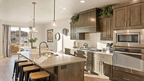 2322 | Private kitchen | Fridge, microwave, oven, stovetop