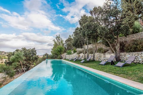 Beautiful villa with swimming pool