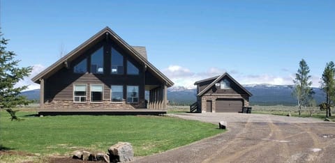 Welcome to Camille's Haven. This cabin is located in the Centennial Shores subdivision of Island Park.