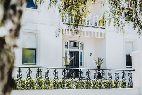 Luxurious Campbell House Castlemaine (1)