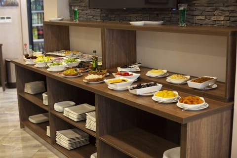 Free daily buffet breakfast