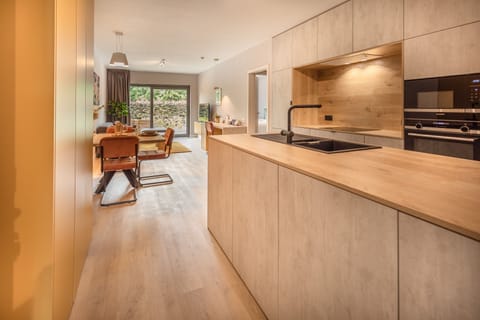 Deluxe Apartment | Private kitchen | Coffee/tea maker, electric kettle