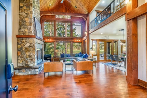 Beautiful Designed Floor to Ceiling Windows in this Luxurious Great Room with Sonos System to play your Choice of Music