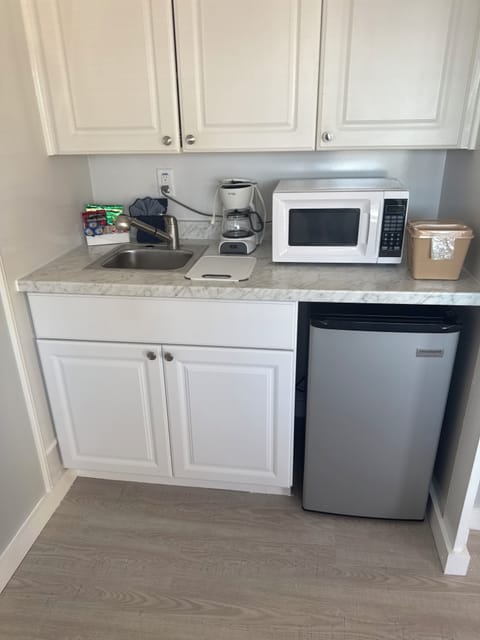 Deluxe Room, 1 Queen Bed with Sofa bed | Private kitchenette | Microwave, coffee/tea maker, toaster