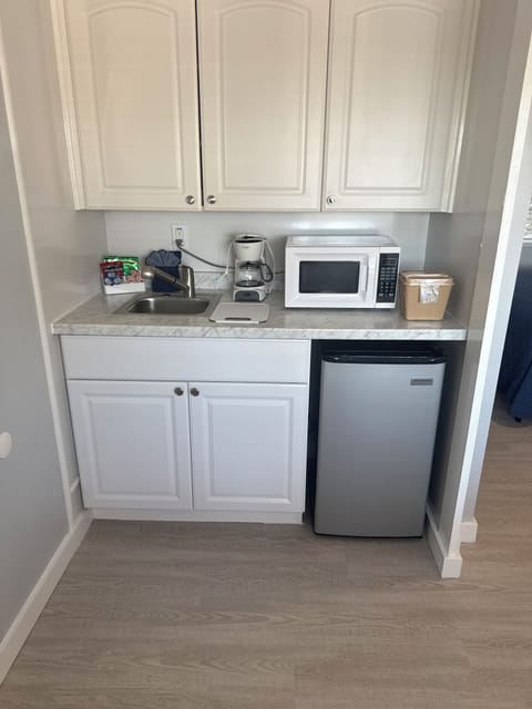 Deluxe Room, 1 Queen Bed with Sofa bed | Private kitchenette | Microwave, coffee/tea maker, toaster