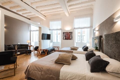 Luxury Suite | Premium bedding, down comforters, in-room safe, individually decorated