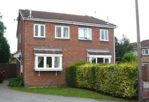 Quiet cul de sac location with own private parking for 2 cars