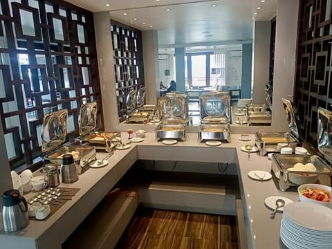 Daily buffet breakfast for a fee