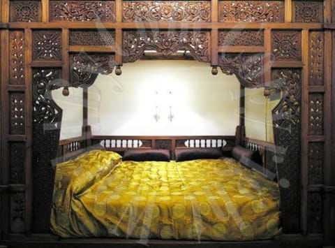 Free cribs/infant beds, WiFi, bed sheets