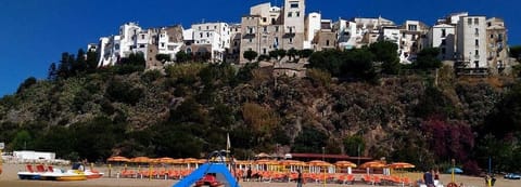 Private beach nearby, white sand, sun loungers, beach umbrellas