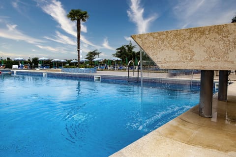 Seasonal outdoor pool, open 9:00 AM to 7:00 PM, pool umbrellas