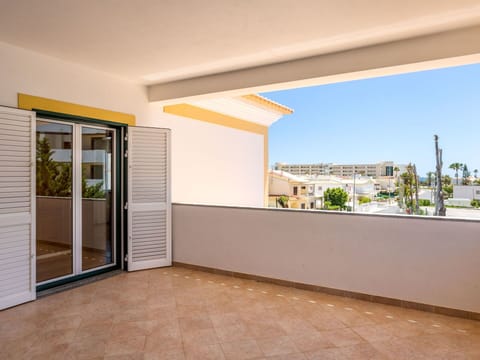 Property, Building, Real Estate, House, Room, Floor, Home, Residential Area, Wall, Interior Design