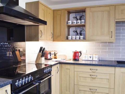 Kitchen with all appliances | Pistyll Gwyn, Llanwrthwl, near Rhayader