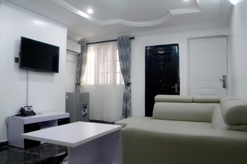 40-inch Smart TV with satellite channels, TV, pay movies