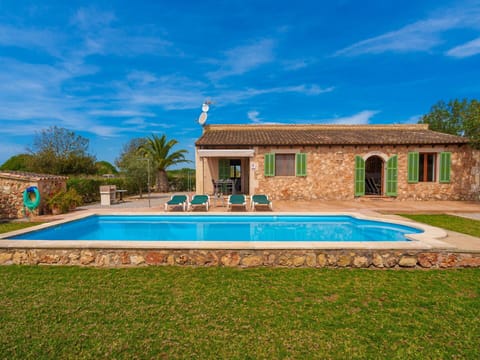 Cloud, Plant, Sky, Building, Water, Azure, Tree, Swimming Pool, Window, House
