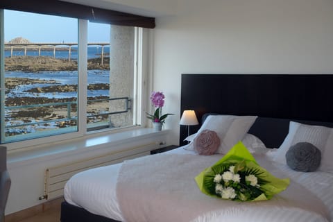 Junior Suite, Sea View | Premium bedding, memory foam beds, in-room safe, individually decorated
