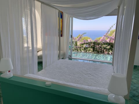 Deluxe Double Room, Balcony, Sea View | Soundproofing, bed sheets