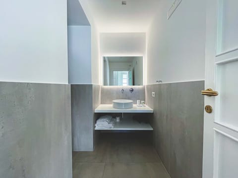 Double Room, Sea View | Soundproofing, bed sheets