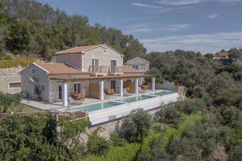 Bella Vista Luxury Maisonette Ereikousa