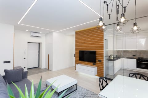 Deluxe Apartment (floor 2) | Television