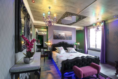 Double Room (Venise) | Blackout drapes, WiFi (free), individually decorated