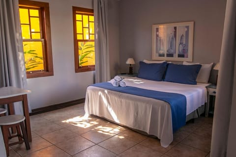 Minibar, iron/ironing board, free WiFi, bed sheets