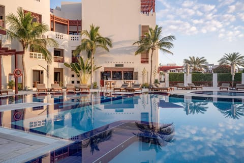 Outdoor pool, pool umbrellas, sun loungers
