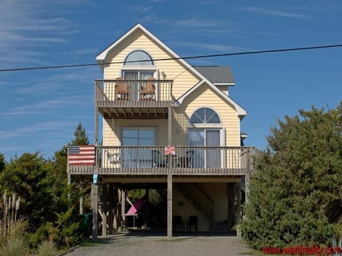 Sea Ks Street-Side Exterior