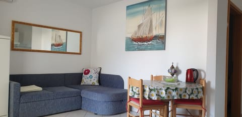 Apartment, 1 Bedroom, Balcony, Sea View | Living area