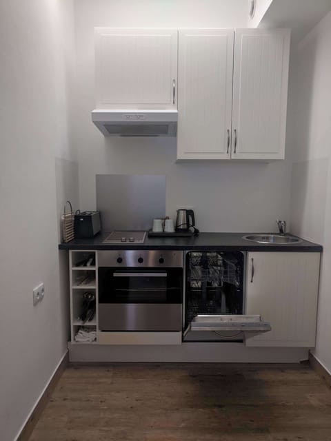 Standard Apartment, Multiple Beds (Cozy Sitting Corner) | Premium bedding, in-room safe, individually decorated, desk