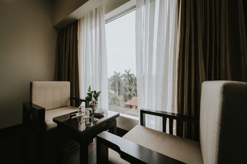 Minibar, desk, laptop workspace, soundproofing