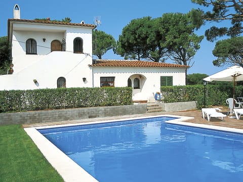 Water, Plant, Sky, Property, Building, Azure, Swimming Pool, Tree, Shade, Window