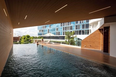 Outdoor pool, pool umbrellas, sun loungers