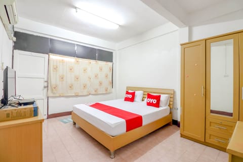 Standard Double Room | Desk, free WiFi, bed sheets