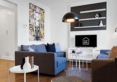 012-CHIC-3-1-LIVING-ROOM-12