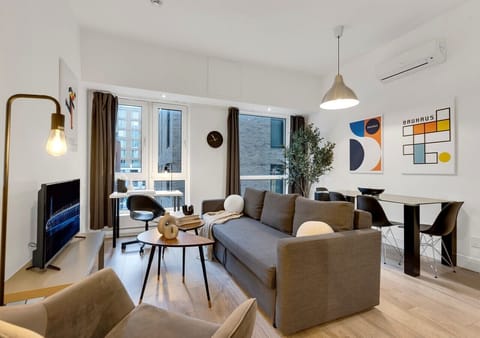 01-LIVING-ROOM-09-DT-303