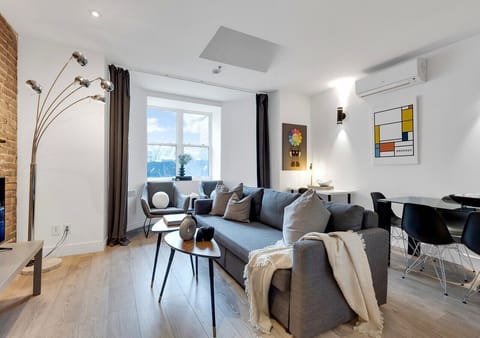 01-LIVING-ROOM-08-DT-401
